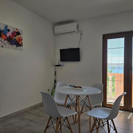 Apartment Ante And Dijana Starigrad Paklenica Exterior photo